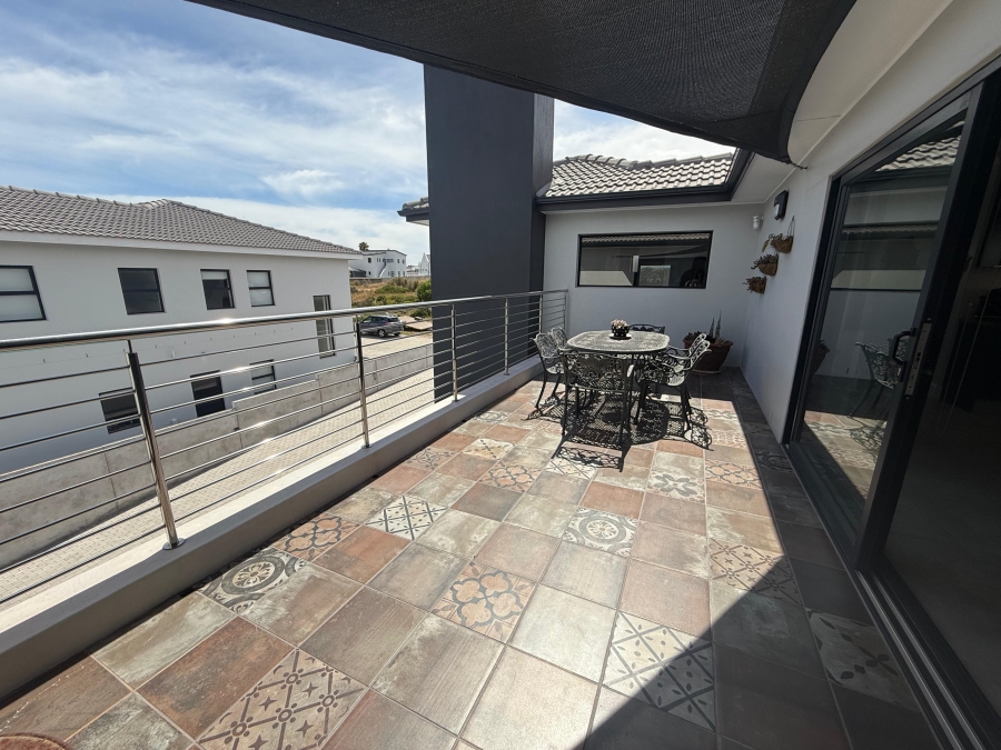 5 Bedroom Property for Sale in Myburgh Park Western Cape